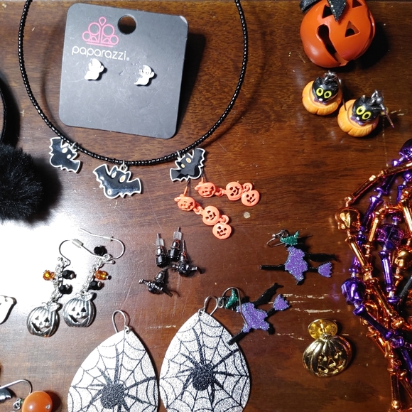 12 sets of halloween earring plus more - Picture 5 of 6